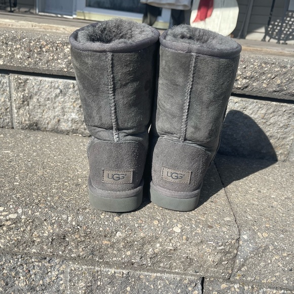 Ugg Classic Short II boots in grey , WORN TWICE - Picture 4 of 9